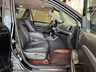 Toyota Highlander 2021 2.0T 4WD Premium Edition 7 Asiento interior foto 9 Toyota Highlander 2021 2.0T 4WD Premium Edition 7 Asiento interior foto 9