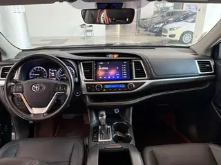 Toyota Highlander 2021 2.0T 4WD Premium Edition 7 Asiento interior foto 11 Toyota Highlander 2021 2.0T 4WD Premium Edition 7 Asiento interior foto 11
