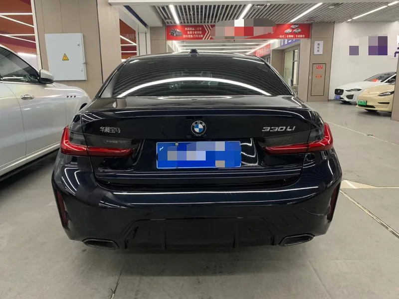 BMW 3 Series 2025 330Li Premium Class M Sports Night Suit interior photo 8 BMW 3 Series 2025 330Li Premium Class M Sports Night Suit interior photo 8