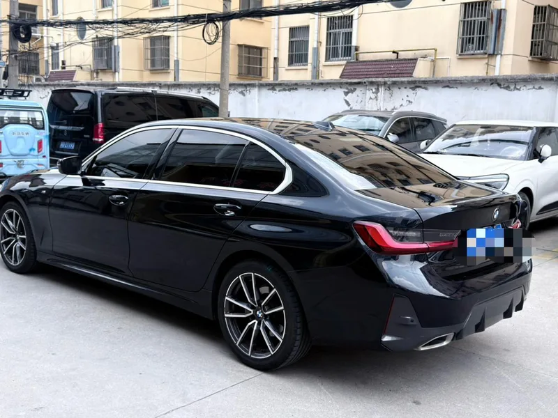 BMW 3 Series 2023 320Li M Sports suit interior photo 8