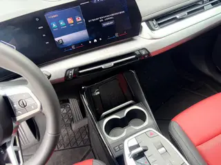 BMW X1 2023 sDrive25Li M Sports suit interior photo 9