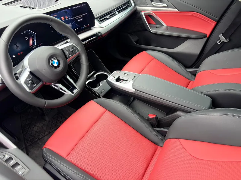 BMW X1 2023 sDrive25Li M Sports suit interior photo 10