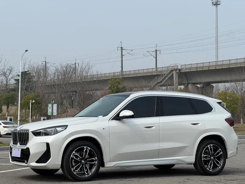 BMW X1 2023 sDrive25Li M Sports suit exterior photo 1 BMW X1 2023 sDrive25Li M Sports suit exterior photo 1