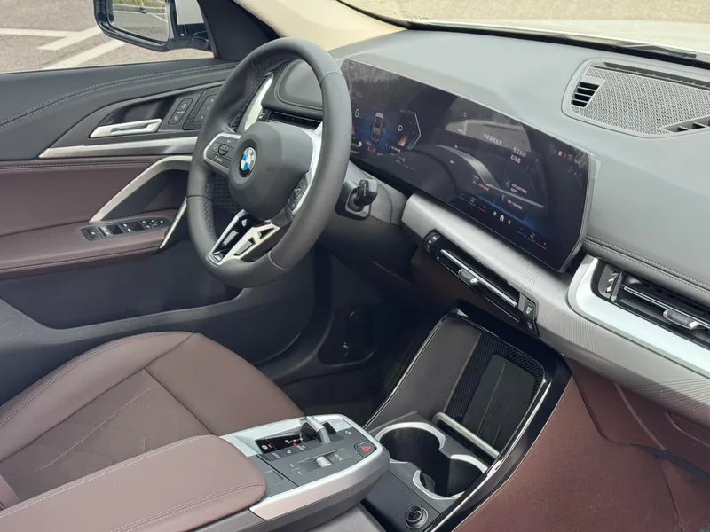 BMW X1 2023 sDrive25Li M Sports suit interior photo 13 BMW X1 2023 sDrive25Li M Sports suit interior photo 13