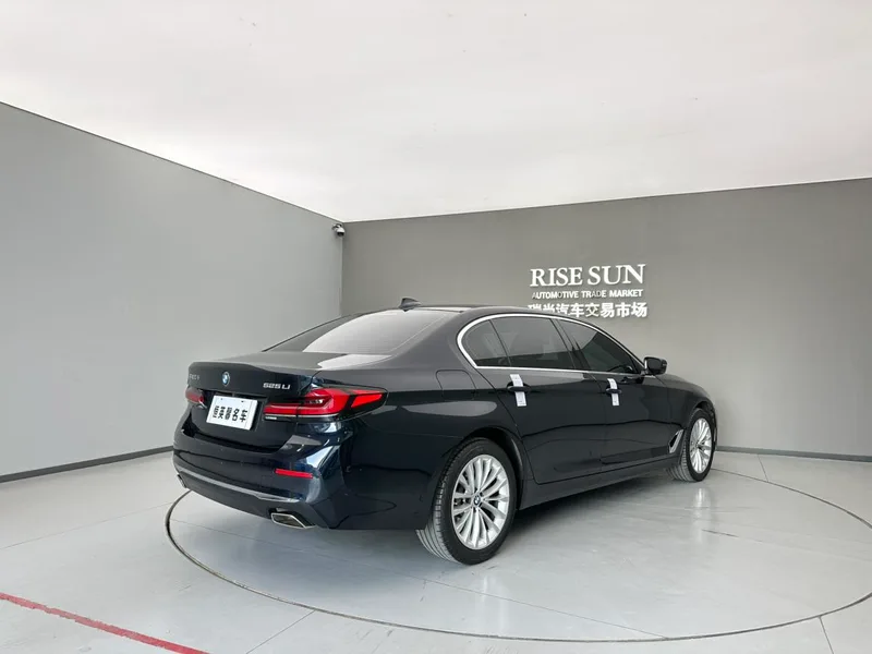 BMW 5 Series 2022 Second change 525Li Luxury Set interior photo 9 BMW 5 Series 2022 Second change 525Li Luxury Set interior photo 9