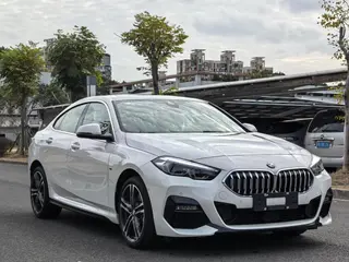 BMW 2 Series 2023 225i Coupé de cuatro puertas M Conjunto deportivo exterior foto 3