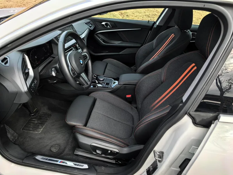 BMW 2 Series 2023 225i Coupé de cuatro puertas M Conjunto deportivo exterior foto 6