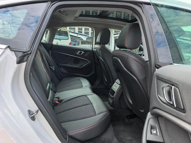 BMW 2 Series 2023 225i Coupé de cuatro puertas M Conjunto deportivo interior foto 11