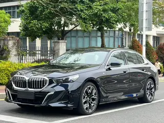 BMW 5 Series 2025 530Li Tipo de lujo M Conjunto deportivo