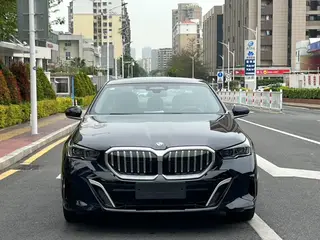 BMW 5 Series 2025 530Li Premium Class M Sports suit exterior photo 2 BMW 5 Series 2025 530Li Premium Class M Sports suit exterior photo 2