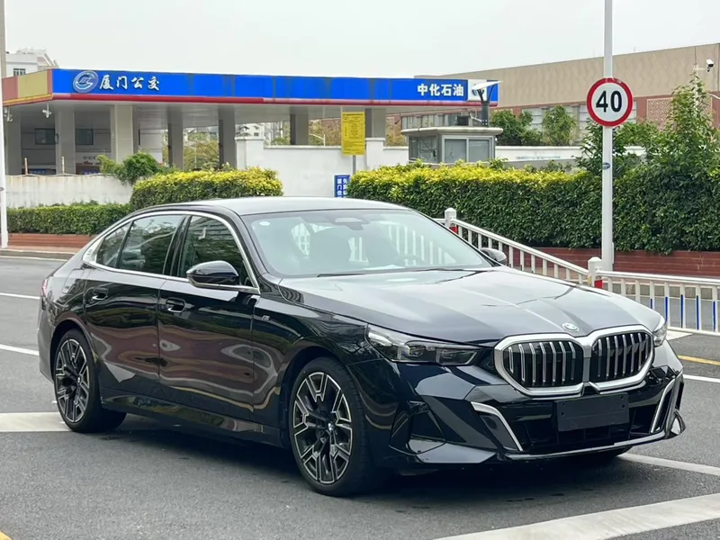 BMW 5 Series 2025 530Li Premium Class M Sports suit exterior photo 3 BMW 5 Series 2025 530Li Premium Class M Sports suit exterior photo 3