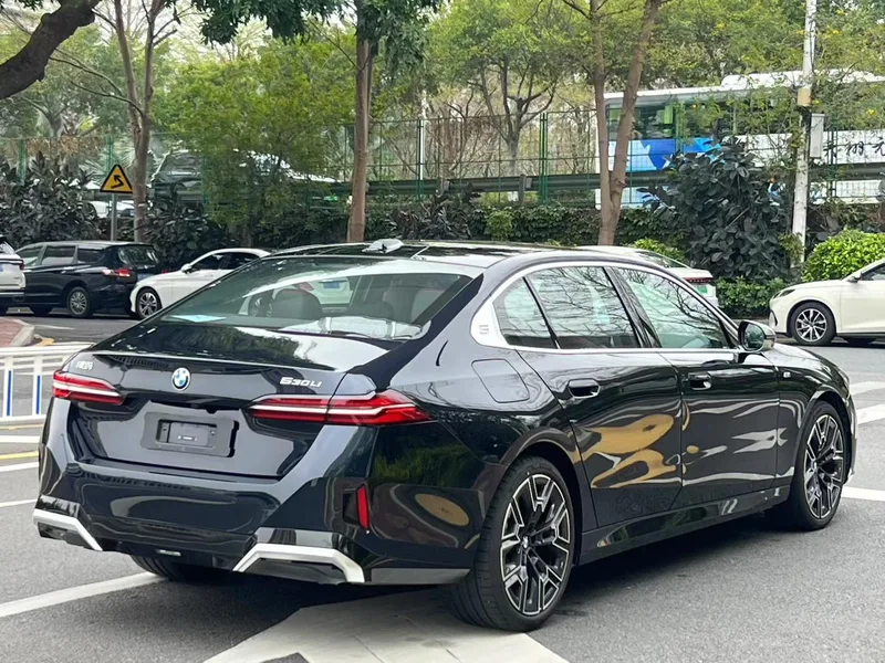BMW 5 Series 2025 530Li Premium Class M Sports suit exterior photo 5 BMW 5 Series 2025 530Li Premium Class M Sports suit exterior photo 5