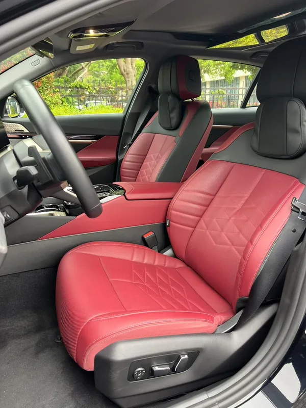 BMW 5 Series 2025 530Li Premium Class M Sports suit interior photo 8 BMW 5 Series 2025 530Li Premium Class M Sports suit interior photo 8