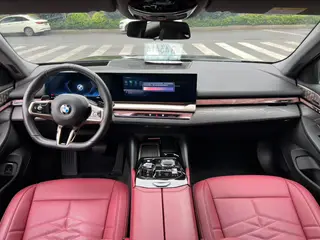 BMW 5 Series 2025 530Li Premium Class M Sports suit interior photo 10 BMW 5 Series 2025 530Li Premium Class M Sports suit interior photo 10