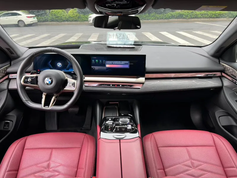 BMW 5 Series 2025 530Li Premium Class M Sports suit interior photo 10 BMW 5 Series 2025 530Li Premium Class M Sports suit interior photo 10