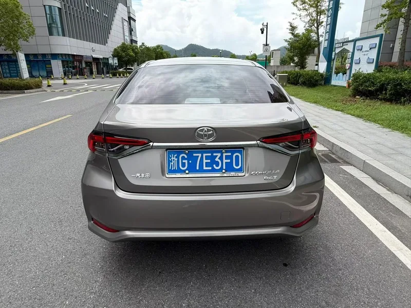 Toyota Corolla 2019 1.2T S-CVT GL-i Элитная версия интерьер фото 6 Toyota Corolla 2019 1.2T S-CVT GL-i Элитная версия интерьер фото 6