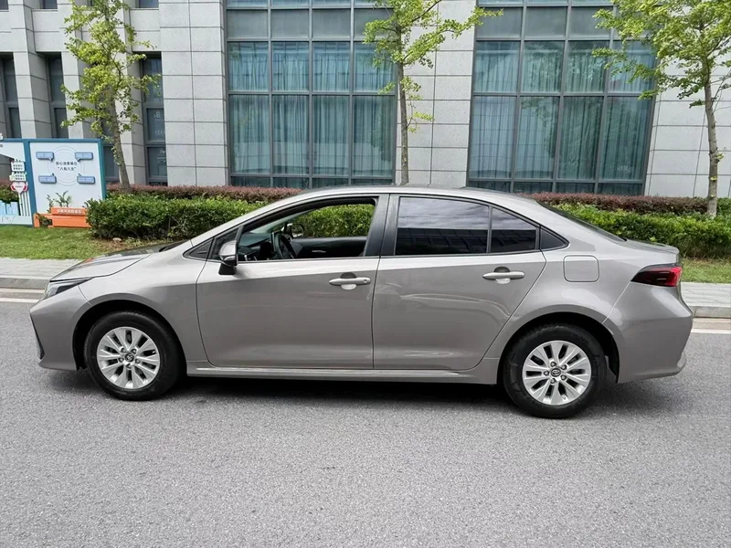 Toyota Corolla 2019 1.2T S-CVT GL-i Элитная версия интерьер фото 9 Toyota Corolla 2019 1.2T S-CVT GL-i Элитная версия интерьер фото 9