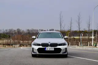 BMW 3 Series 2023 325Li M Sports suit exterior photo 2