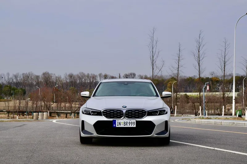 BMW 3 Series 2023 325Li M Sports suit exterior photo 2