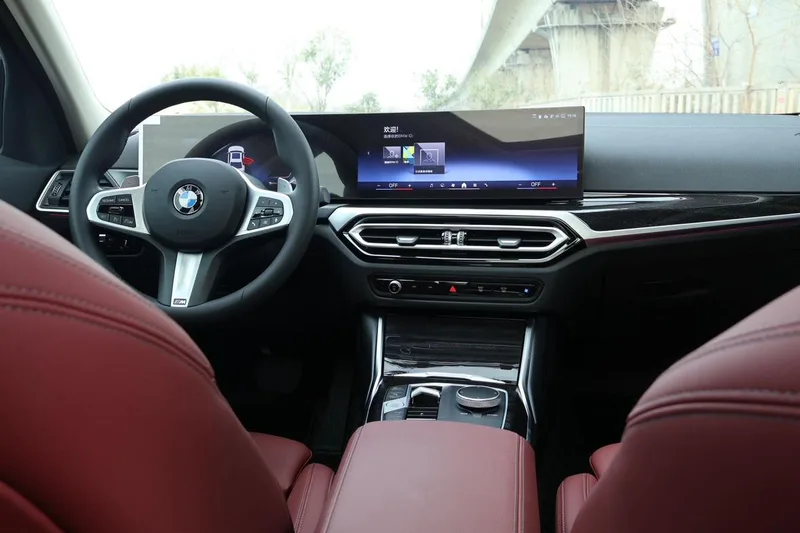 BMW 3 Series 2023 325Li M Sports suit exterior photo 6