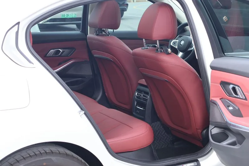 BMW 3 Series 2023 325Li M Sports suit exterior photo 7