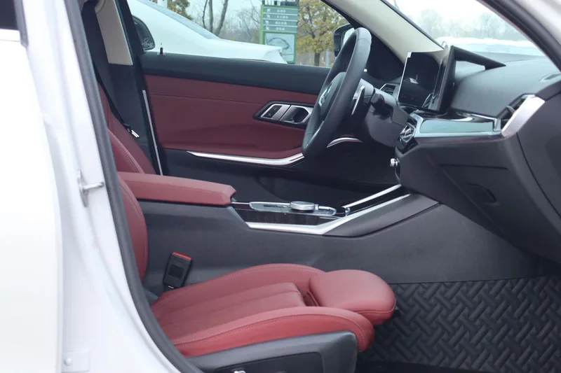 BMW 3 Series 2023 325Li M Sports suit interior photo 14