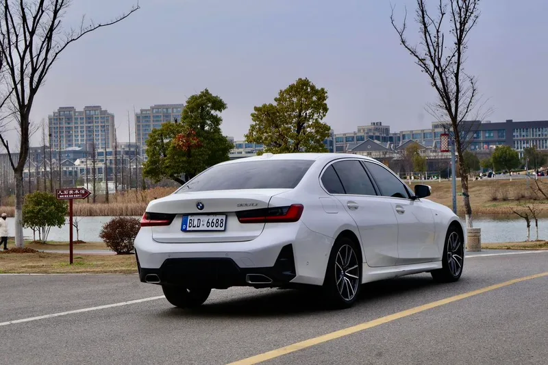 BMW 3 Series 2023 325Li M Sports suit interior photo 17