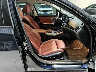 BMW 3 Series 2023 325Li M Traje nocturno deportivo Yao interior foto 12 BMW 3 Series 2023 325Li M Traje nocturno deportivo Yao interior foto 12