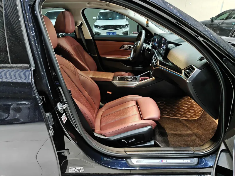BMW 3 Series 2023 325Li M Traje nocturno deportivo Yao interior foto 12 BMW 3 Series 2023 325Li M Traje nocturno deportivo Yao interior foto 12