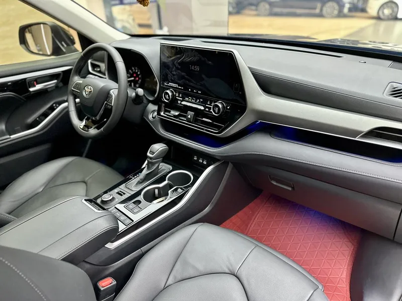 Toyota Highlander 2024 380T Four-wheel drive Premium Edition 7 seat interior photo 9 Toyota Highlander 2024 380T Four-wheel drive Premium Edition 7 seat interior photo 9