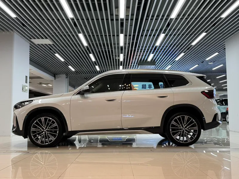 BMW X1 2023 xDrive25Li X Design Suit exterior photo 3