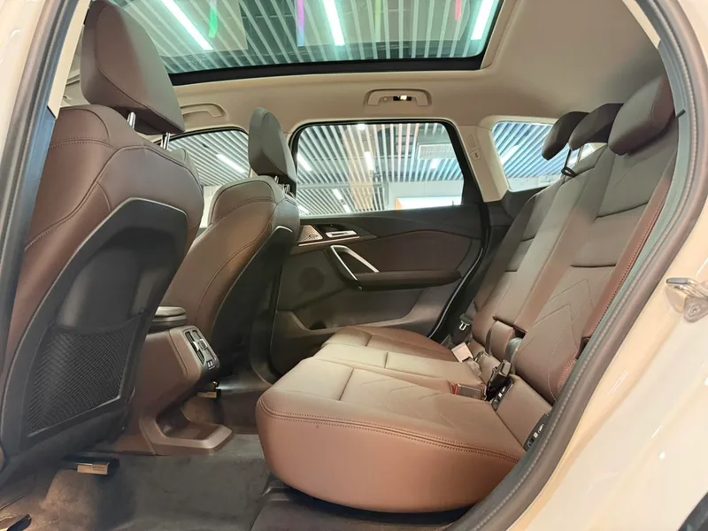 BMW X1 2023 xDrive25Li X Design Suit interior photo 8