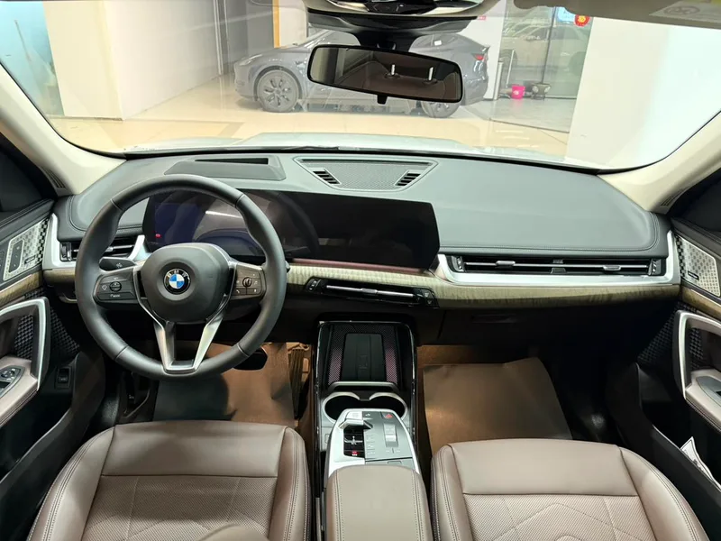 BMW X1 2023 xDrive25Li X Design Suit interior photo 9