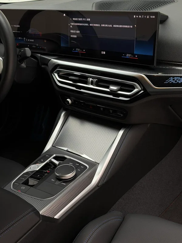 BMW 2 Series 2024 M240i Coupe interior photo 16 BMW 2 Series 2024 M240i Coupe interior photo 16