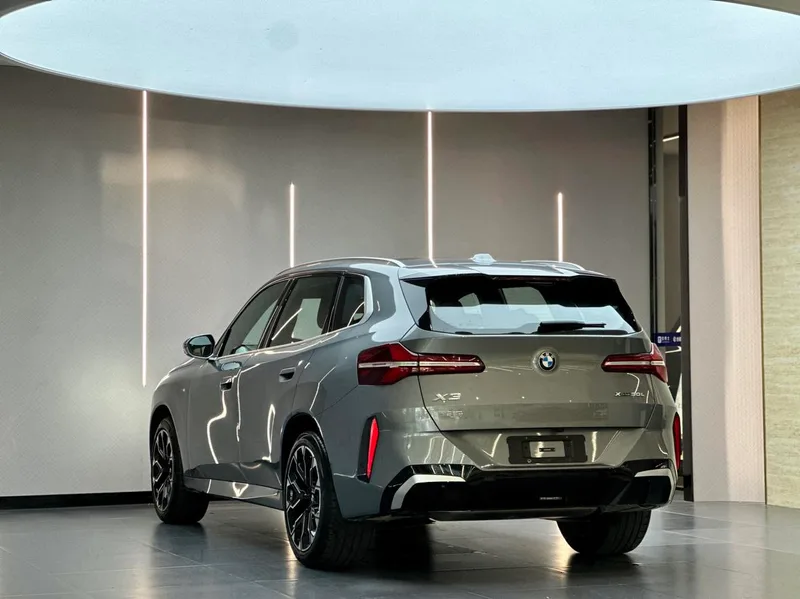 BMW X3 2025 xDrive30L Type de luxe M Ensemble de sport extérieur photo 4