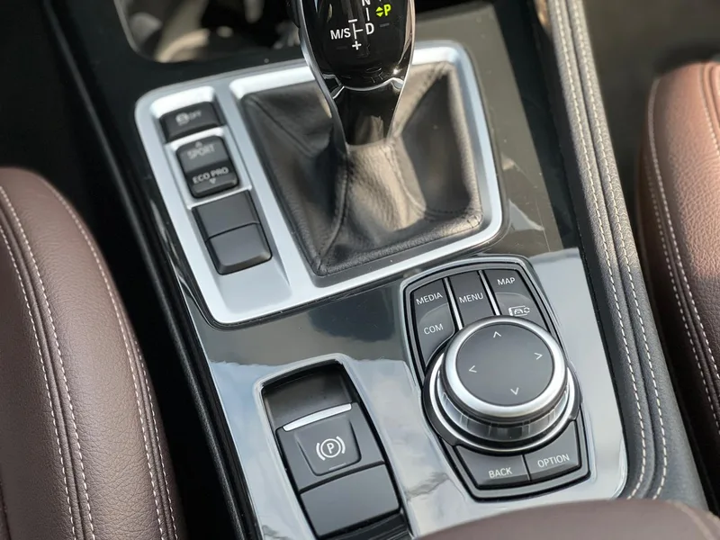 BMW 1 Series 2023 125i M Sports Obsidian Night Edition interior photo 12