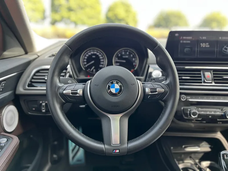 BMW 1 Series 2023 125i M Sports Obsidian Night Edition interior photo 13