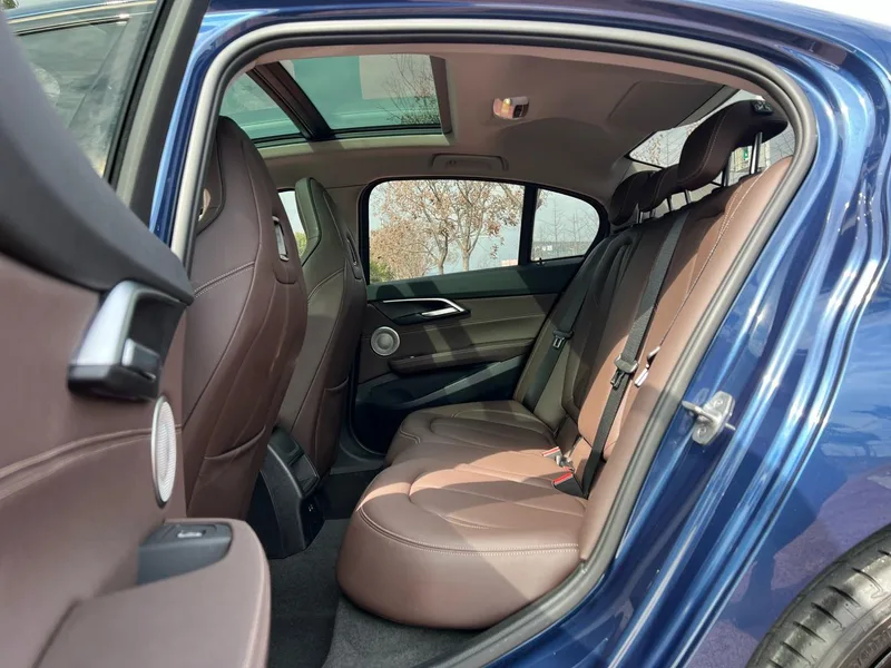 BMW 1 Series 2023 125i M Sports Obsidian Night Edition interior photo 18