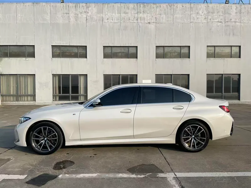 BMW 3 Series 2025 325Li M Conjunto deportivo exterior foto 3 BMW 3 Series 2025 325Li M Conjunto deportivo exterior foto 3