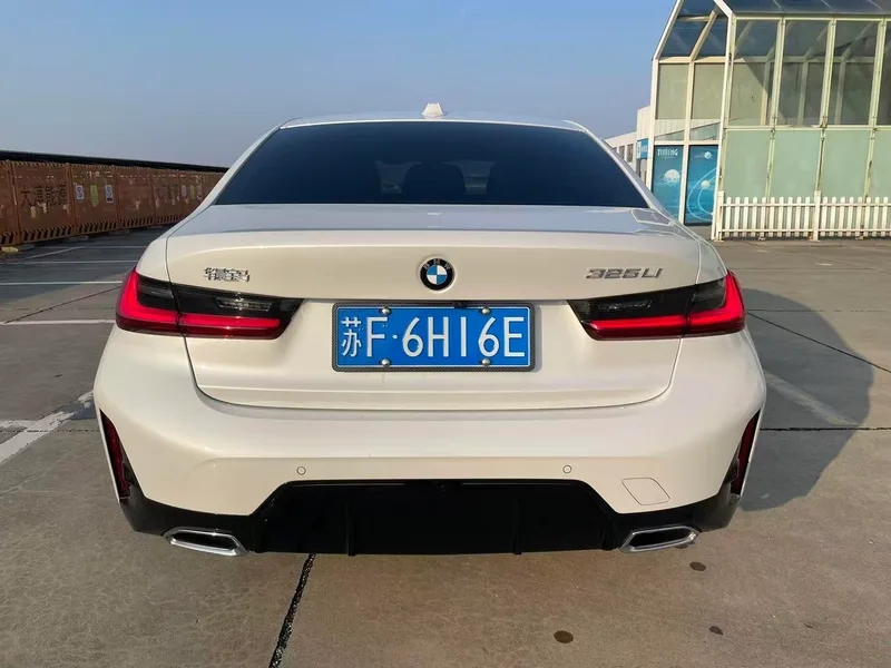 BMW 3 Series 2025 325Li M Conjunto deportivo exterior foto 5 BMW 3 Series 2025 325Li M Conjunto deportivo exterior foto 5
