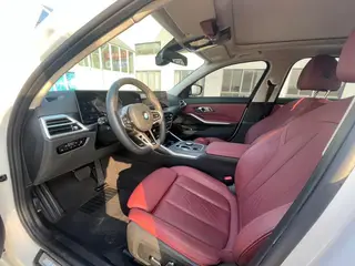 BMW 3 Series 2025 325Li M Conjunto deportivo interior foto 6 BMW 3 Series 2025 325Li M Conjunto deportivo interior foto 6