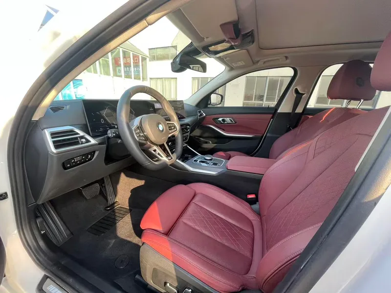 BMW 3 Series 2025 325Li M Conjunto deportivo interior foto 6 BMW 3 Series 2025 325Li M Conjunto deportivo interior foto 6