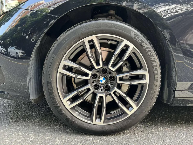 BMW 5 Series 2025 530Li Leading Type M Sports suit exterior photo 7 BMW 5 Series 2025 530Li Leading Type M Sports suit exterior photo 7