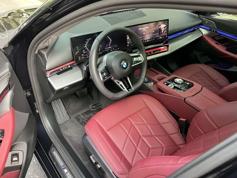 BMW 5 Series 2025 530Li Leading Type M Sports suit exterior photo 10 BMW 5 Series 2025 530Li Leading Type M Sports suit exterior photo 10