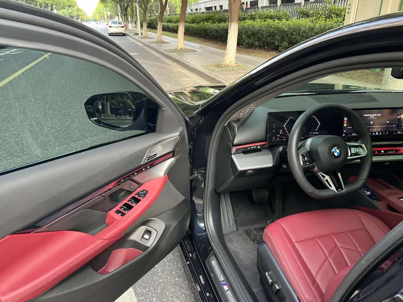 BMW 5 Series 2025 530Li Leading Type M Sports suit interior photo 11 BMW 5 Series 2025 530Li Leading Type M Sports suit interior photo 11