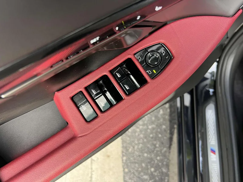 BMW 5 Series 2025 530Li Leading Type M Sports suit interior photo 13 BMW 5 Series 2025 530Li Leading Type M Sports suit interior photo 13
