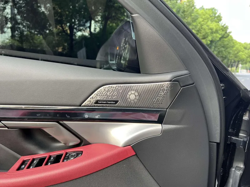 BMW 5 Series 2025 530Li Leading Type M Sports suit interior photo 14 BMW 5 Series 2025 530Li Leading Type M Sports suit interior photo 14