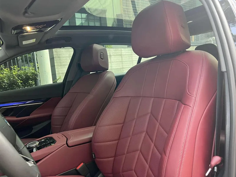 BMW 5 Series 2025 530Li Leading Type M Sports suit interior photo 20 BMW 5 Series 2025 530Li Leading Type M Sports suit interior photo 20