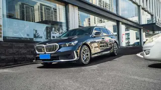 BMW 5 Series 2024 530Li Líder Traje de lujo