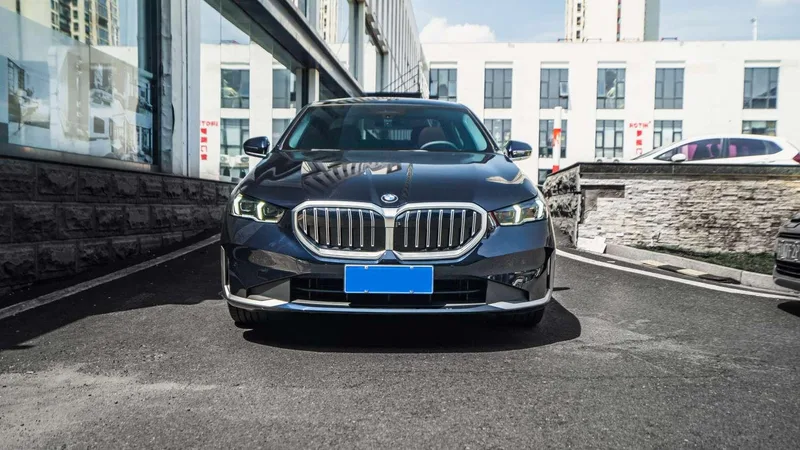 BMW 5 Series 2024 530Li Leading Type Luxury Set exterior photo 2 BMW 5 Series 2024 530Li Leading Type Luxury Set exterior photo 2